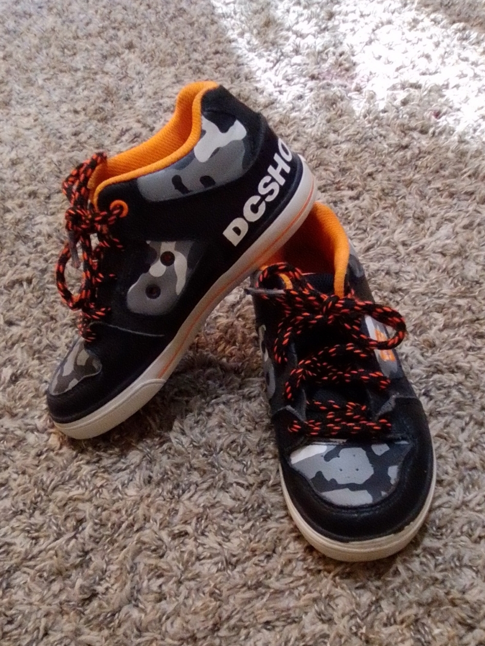 #.  DC Kids Radar Skate Shoes.Black & Orange. Size: 1 Youth